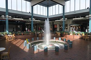 Fountain, Eastfield Mall, Springfield MA.jpg