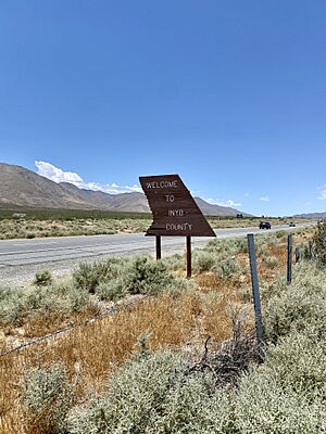 Road sign welcome to Inyo County California United States 01