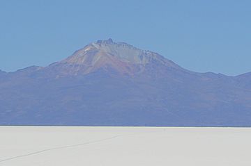 Volcán Tunupa & Salar de Uyuni.jpg