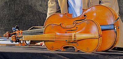 Baroque violin and Violoncello da spalla
