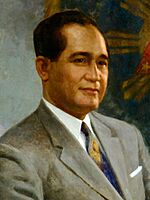 Carlos P. Garcia Official Malacañan Portrait (cropped).jpg