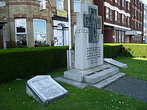 Finchley War Memorial 5 April 2016 05