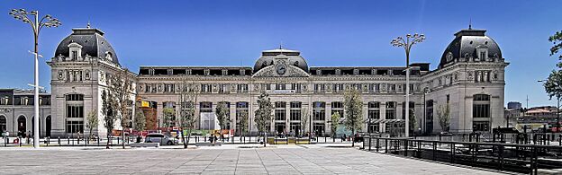 Gare de Toulouse-Matabiau - Facade et le Parvis Canal (panorama)