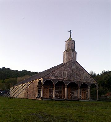 Iglesia de Quinchao restaurada.jpg
