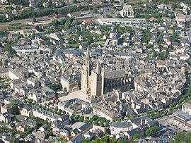 Aerial view of Mende, with the cathedral.