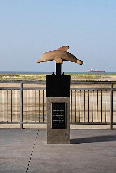 Pink Dolphin Monument (statue)
