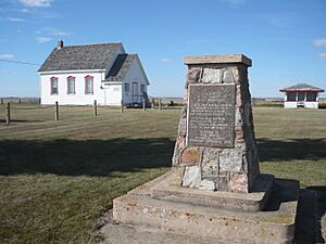 Star Mound School and Pioneer Monument
