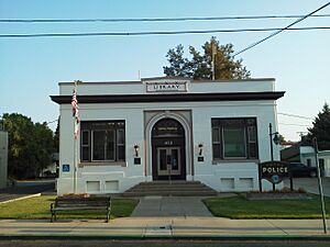 Yreka Carnegie Library 2012-09-25 08-38-56