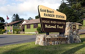 Gold beach ranger station photo by noehill