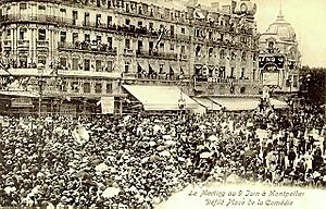 Le défilé des Gueux à Montpellier Juin 1907. Place de la Comédie.