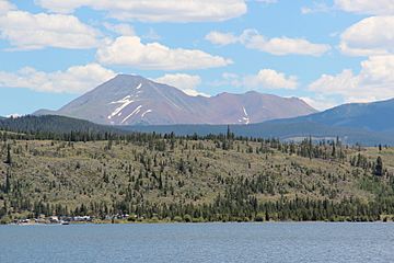 Mount Guyot (Colorado) viewed from Dillon Reservoir July 2016.jpg
