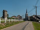 Nollevaux, église Saint-Urbain in straatzicht foto5 2014-0612 11.32