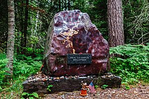 Paul and Sheila Wellstone - Memorial Site, Eveleth, Minnesota (35191438863)