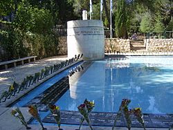 PikiWiki Israel 12298 SS Erinpura memorial on mount herzl