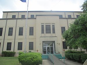Sabine Parish Courthouse in Many