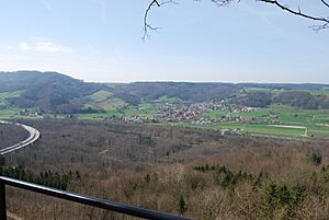 Villnachern kaj svisa autovojo A3 vidaj de Kastelo Habsburgo 039
