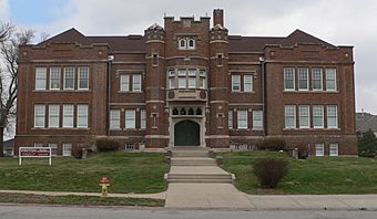 Vinton School Omaha from S 1.JPG