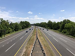 2021-05-23 12 20 20 View north along Interstate 95 (New Jersey Turnpike Pennsylvania Extension) from the overpass for Burlington County Route 660 (Old York Road) in Florence Township, Burlington County, New Jersey