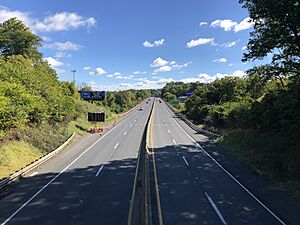 2022-09-28 10 46 29 View east along U.S. Route 22 (Lehigh Valley Thruway) from the pedestrian overpass between Pennsylvania State Route 248 (Northampton Street) and Wood Avenue in Wilson, Northampton County, Pennsylvania