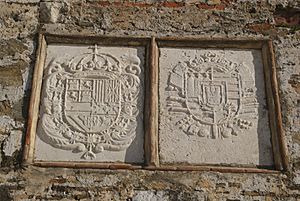 Escudos de armas de Carlos II y del marqués de Villadarias en Ceuta
