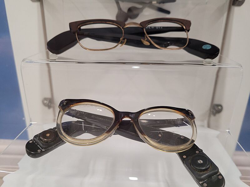 Hearing aid glasses