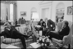 Jimmy Carter meeting with Charles Schultz, Michael Blumenthal, Hamilton Jordan and James Schlesinger in the oval office. - NARA - 178739