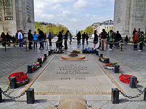 Paris Arc de Triomphe de l'Étoile Grabmal des Unbekannten Soldaten 2