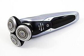 Philips Norelco 9700 Rotary Electric Shaver (30973817280).jpg