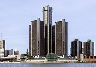 Renaissance Center, Detroit, Michigan from S 2014-12-07.jpg