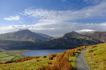 Snowdon Ranger path on a cold February day. (16431627106).jpg