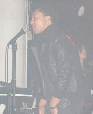 Tahj Mowry performing November 2009 (Cropped).jpg