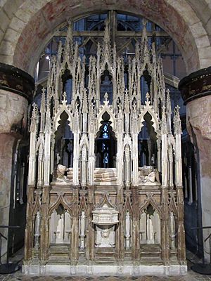 Tomb of Edward II, Gloucester Cathedral 02