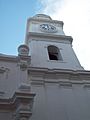 Torre con reloj en la primera Iglesia de Buenos Aires