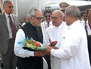 Bhairon Singh Shekhawat being received by the Governor of Orissa, Shri Rameshwar Thakur and the Chief Minister of Orissa, Shri Naveen Patnaik at Biju Patnaik Airport, Bhubaneswar, Orissa on October 13, 2006