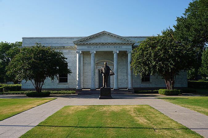Bonham July 2016 02 (Sam Rayburn Library and Museum)