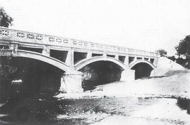 Bridge over Inabón River, on the road between Ponce and Santa Isabel, Puerto Rico (1920) - photograph - page 158