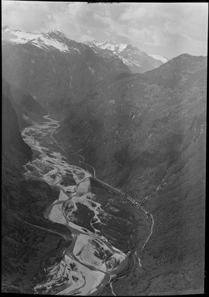 ETH-BIB-Valle Maggia, Blick nach Nordwesten, Cevio und Madone di Càmedo-LBS H1-016259