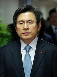 Hwang Kyo-ahn getting ready to deliver his public address (2016).jpg