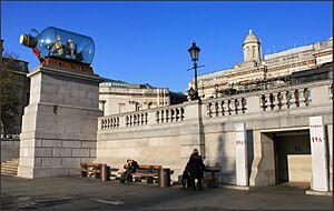 Nelson's ship art on Trafalgar Square - panoramio