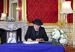 New Zealand - Book of Condolence for HM The Queen (52363625166)