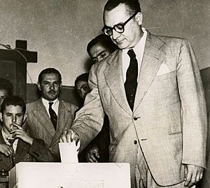 RB, votando en los comicios del 27 de octubre de 1946