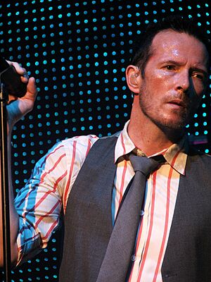 Scott Weiland onstage with a mic--2009-07.jpg
