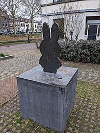 Sculptuur 'Nijntje' door Marc Bruna, Nijntjepleintje, Utrecht