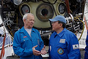 Tsakhiagiin Elbegdorj and Slipenchuk in front of submersible