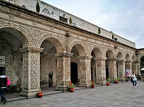 Arcs del Claustre de l'església convent de la Compañia de Jesús d'Arequipa