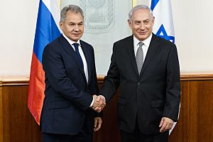 Benyamin Netanyahu and Sergey Shoigu (2017-10-17)