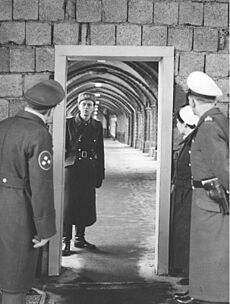 Bundesarchiv B 145 Bild-P086547, Berlin, Sektorenübergang Oberbaumbrücke
