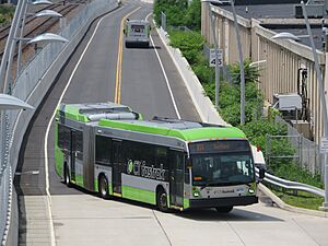 CTfastrak route 101 bus arriving at Flatbush Avenue, June 2017