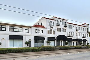 Isabella Court (HDR)