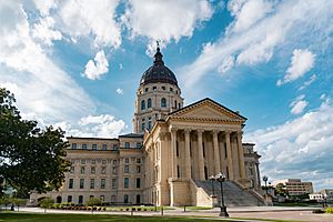 Kansas State Capitol in Topeka (44441302334)